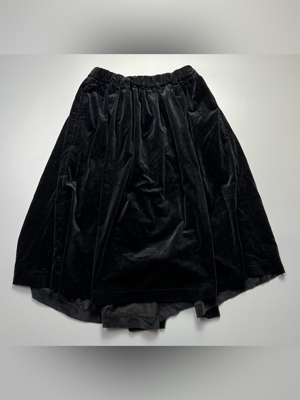Comme des Garçons Black Velvet Elastic-Waist Midi Skirt. Size 4.